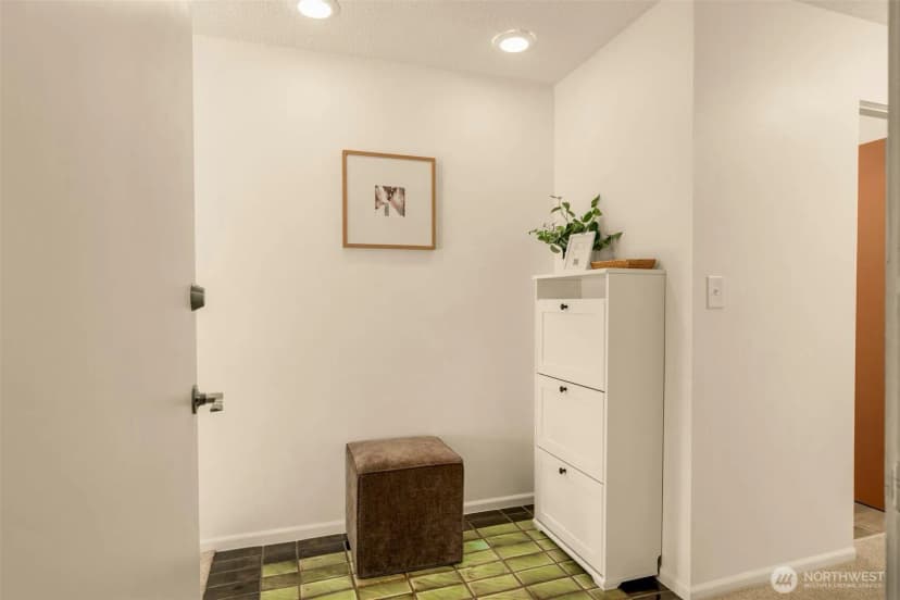 Property photo for 1425 S Puget Drive #i5, Renton photo 18