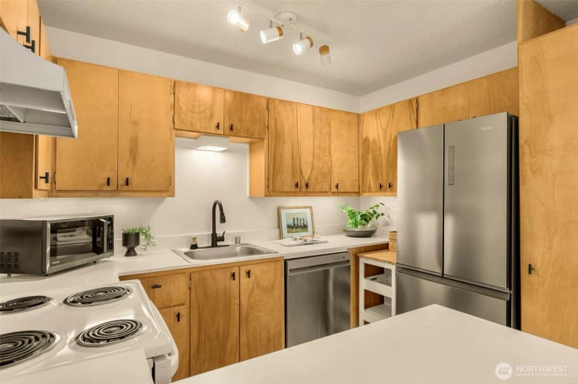 Property photo for 1425 S Puget Drive #i5, Renton photo 8