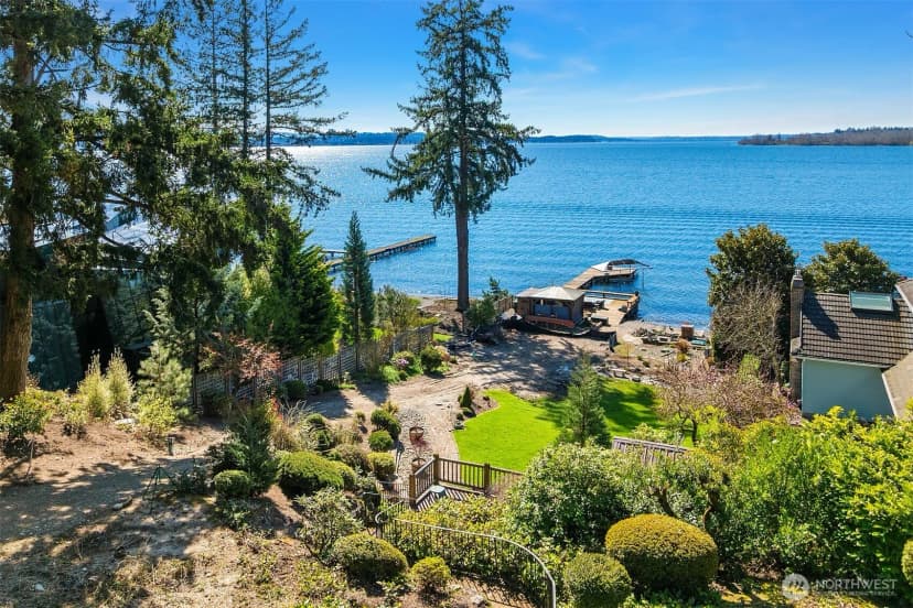 Property photo for 7615 Ne Champagne Point Place, Kirkland photo 2