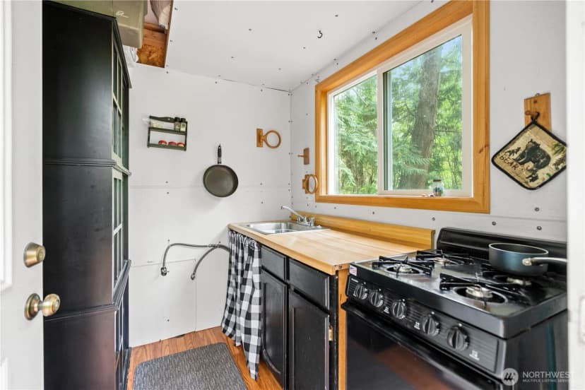 Property photo for 89 Eliza Island, Bellingham photo 7