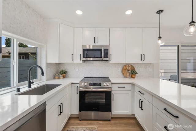 Property photo for 806 S Rose Street, Seattle photo 4