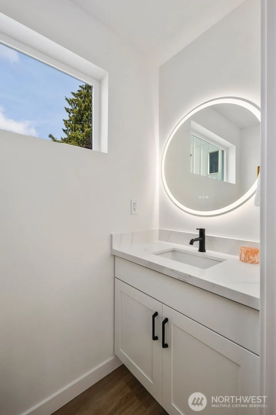 Property photo for 806 S Rose Street, Seattle photo 9