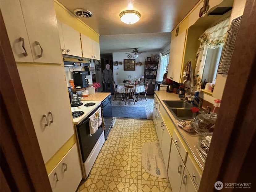 Property photo for 18302 A Street S, Spanaway photo 9