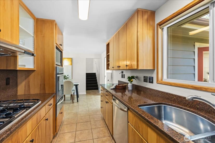 Property photo for 10601 242nd Place Sw, Edmonds photo 12