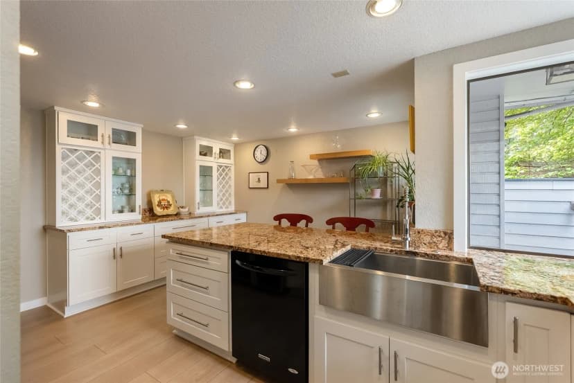 Property photo for 5408 Sunset Avenue, Anacortes photo 11