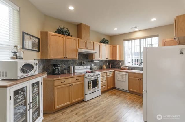 Property photo for 4201 Bainbridge Court Ne, Lacey photo 4
