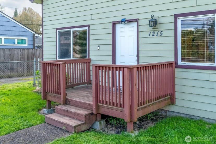 Property photo for 1215 30th Avenue, Longview photo 3