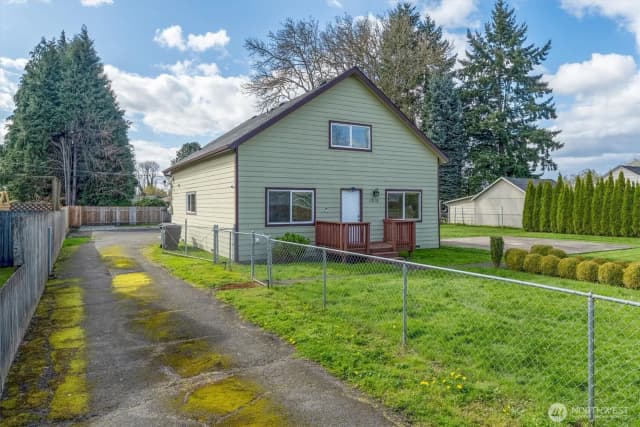Property photo for 1215 30th Avenue, Longview photo 2