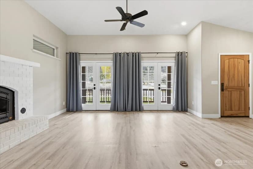 Property photo for 55676 Bay Area Dr Ne, Electric City photo 10