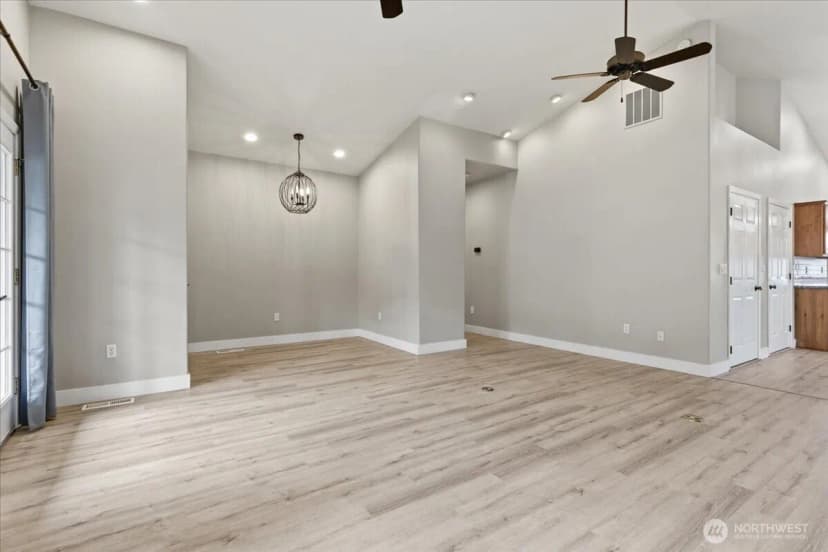 Property photo for 55676 Bay Area Dr Ne, Electric City photo 9