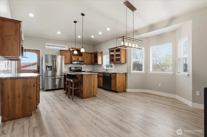 Property photo for 55676 Bay Area Dr Ne, Electric City photo 11