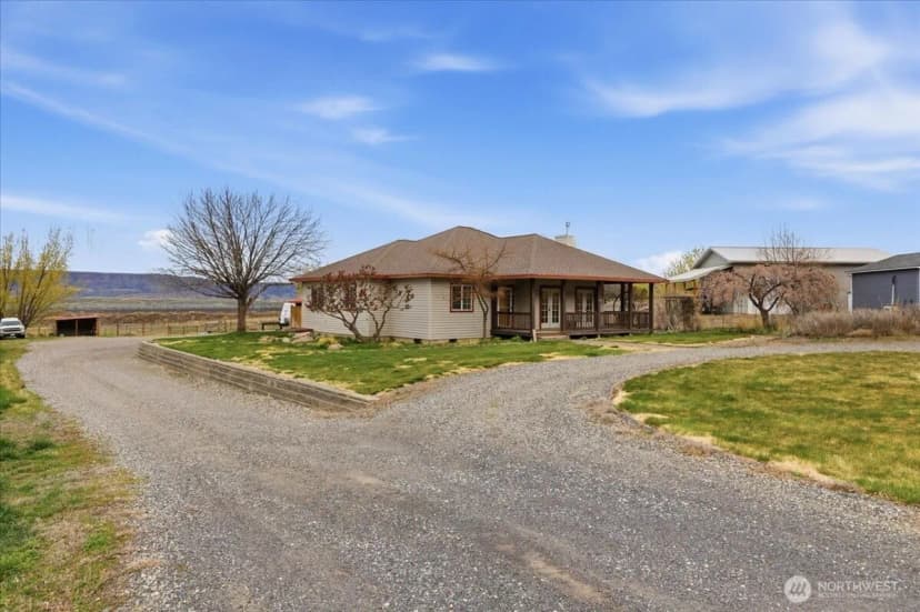 Property photo for 55676 Bay Area Dr Ne, Electric City