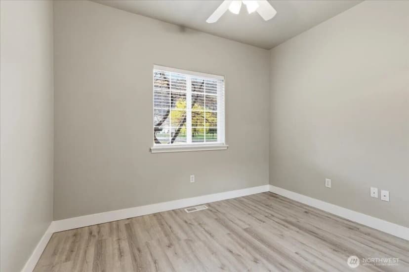 Property photo for 55676 Bay Area Dr Ne, Electric City photo 17