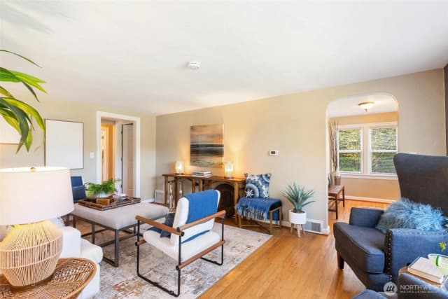 Property photo for 12700 37th Avenue Ne, Seattle photo 4
