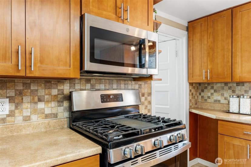 Property photo for 12700 37th Avenue Ne, Seattle photo 10