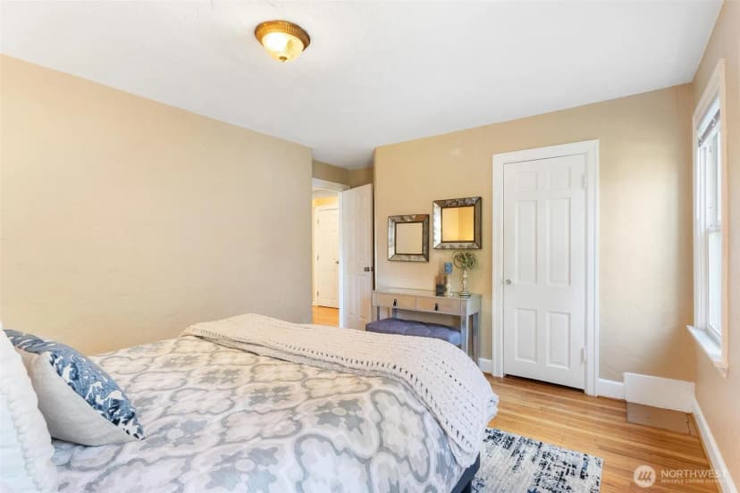 Property photo for 12700 37th Avenue Ne, Seattle photo 13