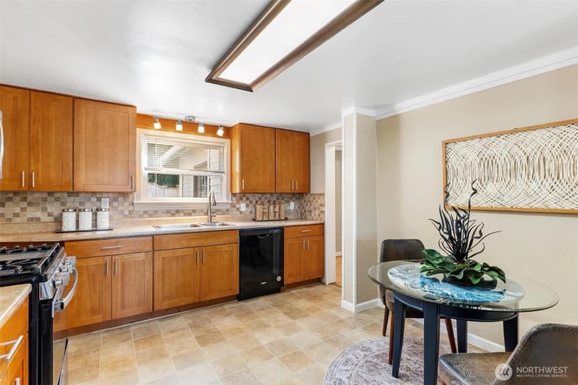 Property photo for 12700 37th Avenue Ne, Seattle photo 9