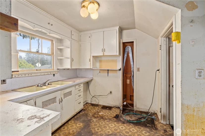Property photo for 1405 75th Street Se, Everett photo 15