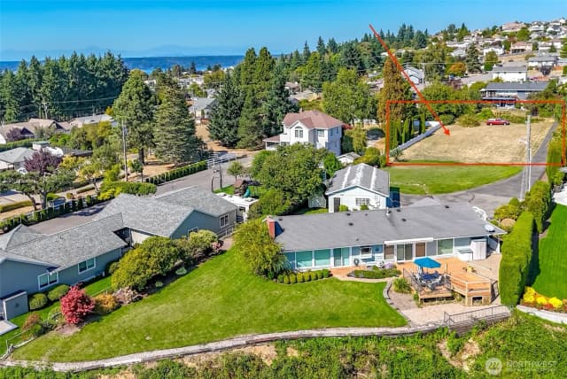 Property photo for 4516 Browns Point Boulevard Ne, Tacoma photo 2