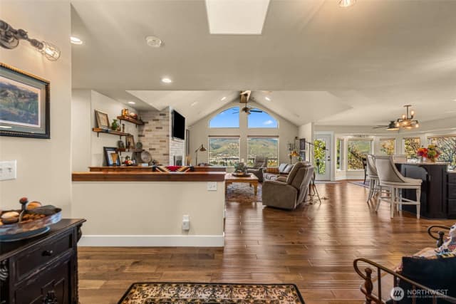 Property photo for 810 Briarwood Drive, East Wenatchee photo 3