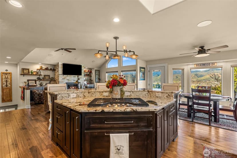 Property photo for 810 Briarwood Drive, East Wenatchee photo 8