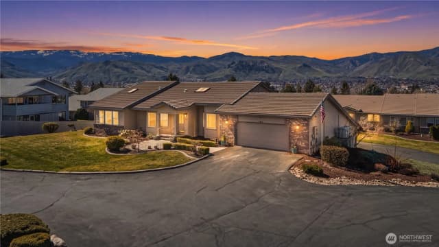Property photo for 1380 Eastmont Avenue #401, East Wenatchee
