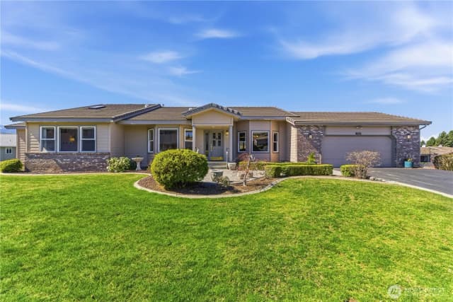 Property photo for 1380 Eastmont Avenue #401, East Wenatchee photo 2
