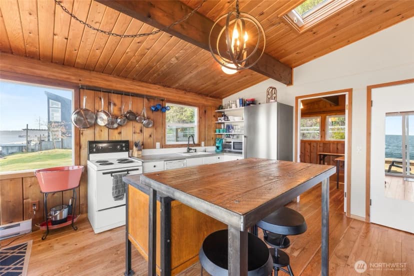 Property photo for 10873 Point Vashon Drive Sw, Vashon photo 12