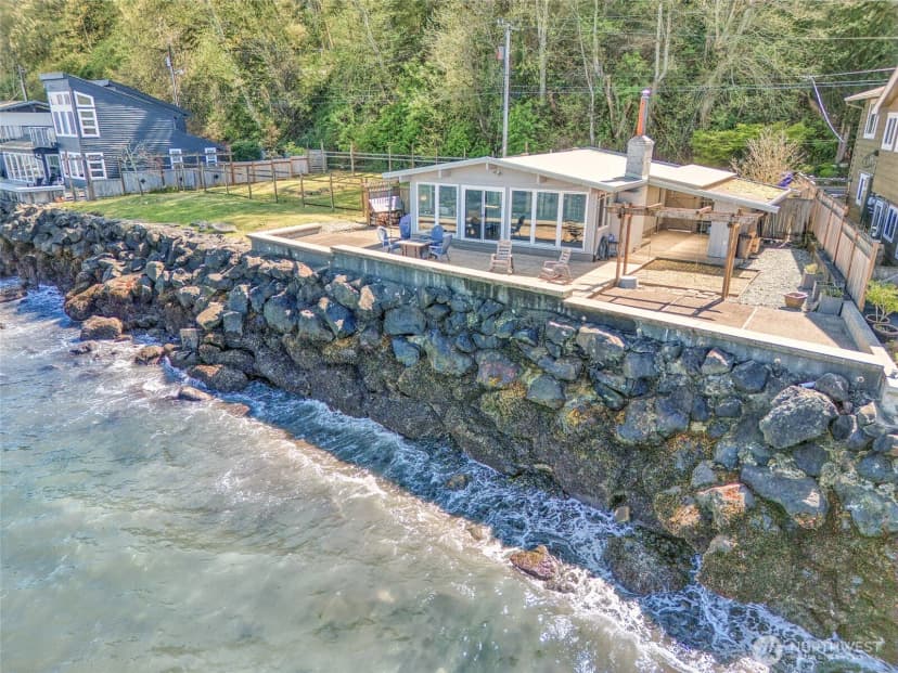 Property photo for 10873 Point Vashon Drive Sw, Vashon