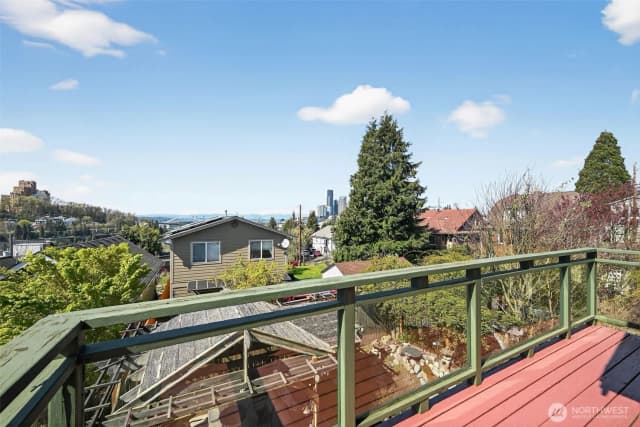 Property photo for 817 20th Avenue S, Seattle photo 3