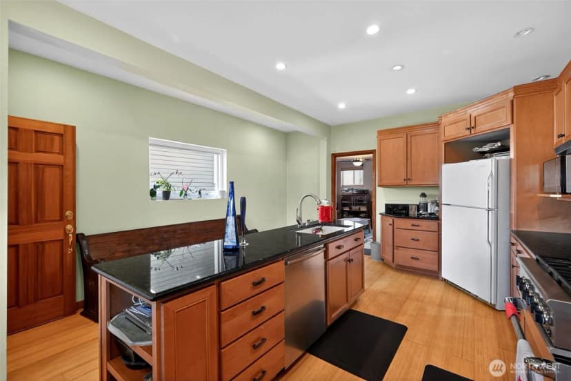 Property photo for 817 20th Avenue S, Seattle photo 12