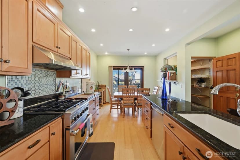 Property photo for 817 20th Avenue S, Seattle photo 11