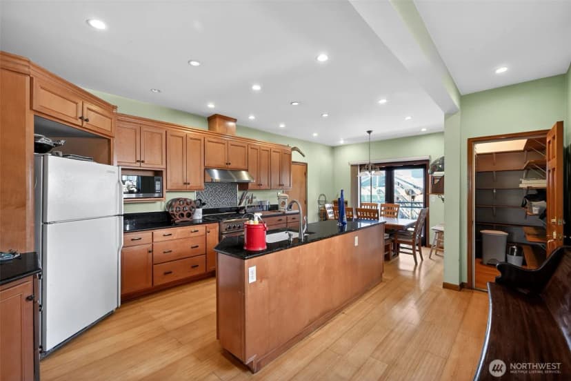 Property photo for 817 20th Avenue S, Seattle photo 9