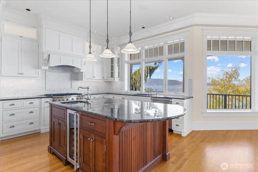 Property photo for 32 Shorewood Drive, Bellingham photo 19