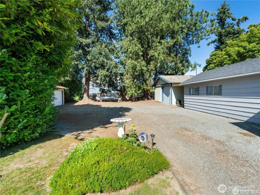 Property photo for 1205 S Walnut Street, Burlington photo 8