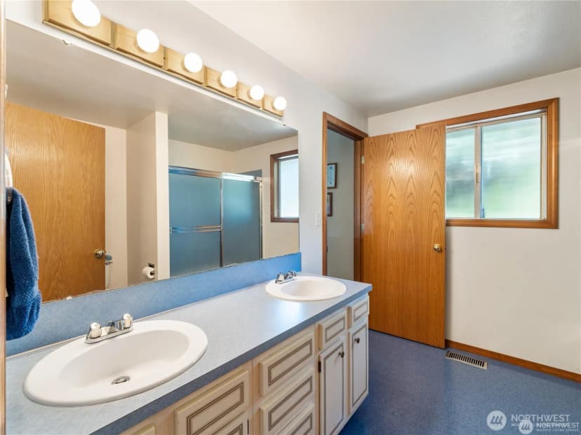Property photo for 1205 S Walnut Street, Burlington photo 24