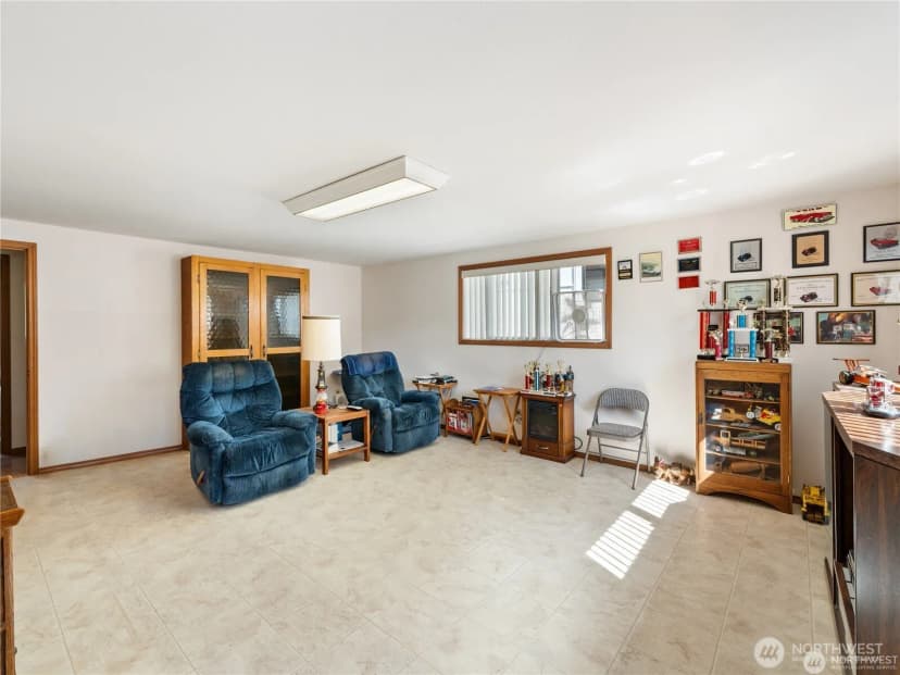 Property photo for 1205 S Walnut Street, Burlington photo 31