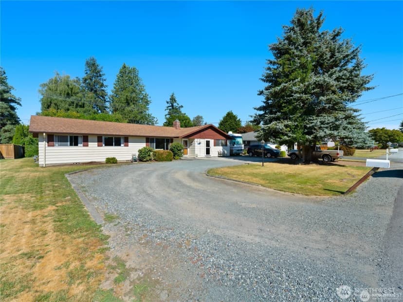 Property photo for 1205 S Walnut Street, Burlington photo 3
