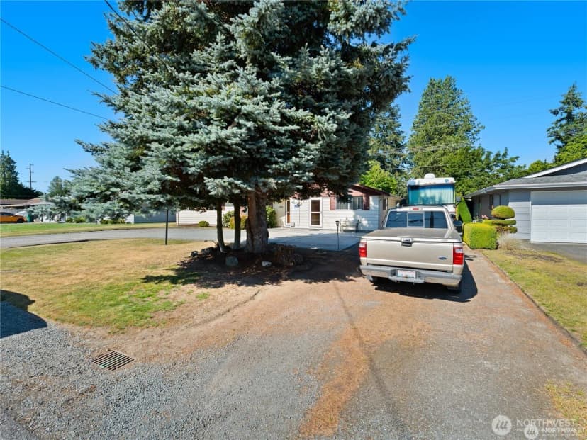 Property photo for 1205 S Walnut Street, Burlington photo 2