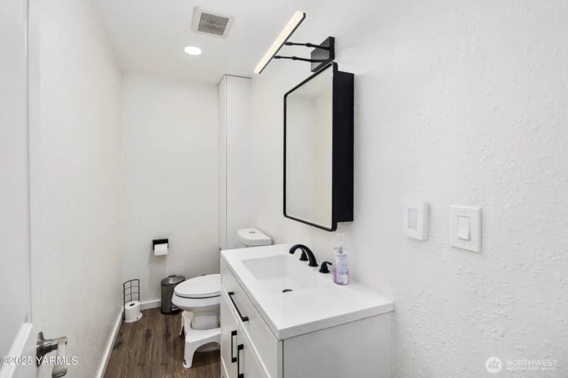 Property photo for 9808 Lawndale Avenue Sw, Lakewood photo 33