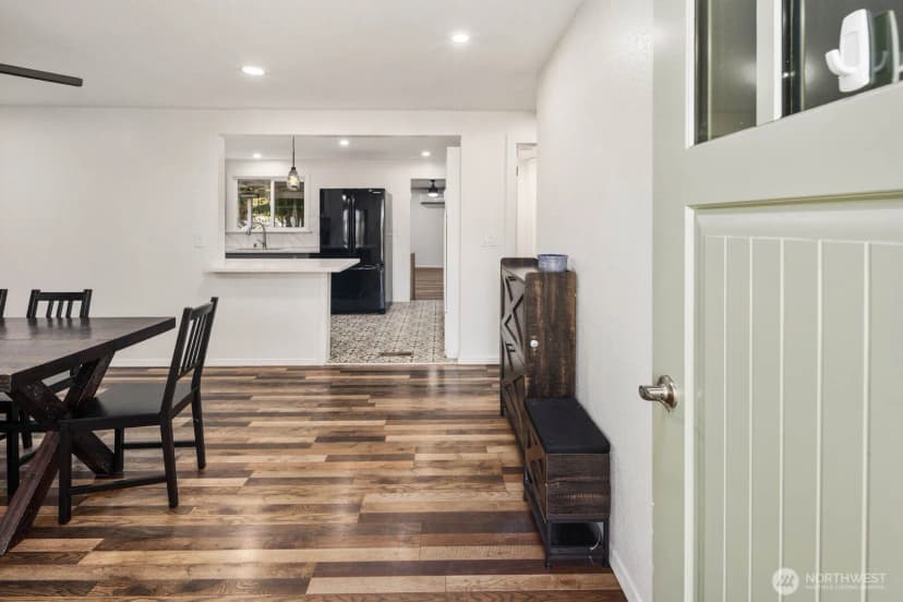 Property photo for 9808 Lawndale Avenue Sw, Lakewood photo 13