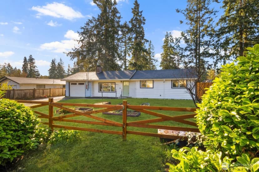 Property photo for 9808 Lawndale Avenue Sw, Lakewood photo 3