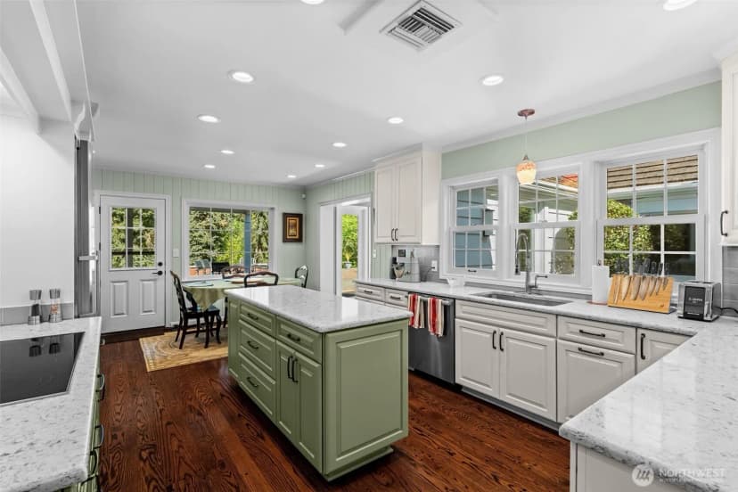 Property photo for 11309 Clovercrest Drive Sw, Lakewood photo 15