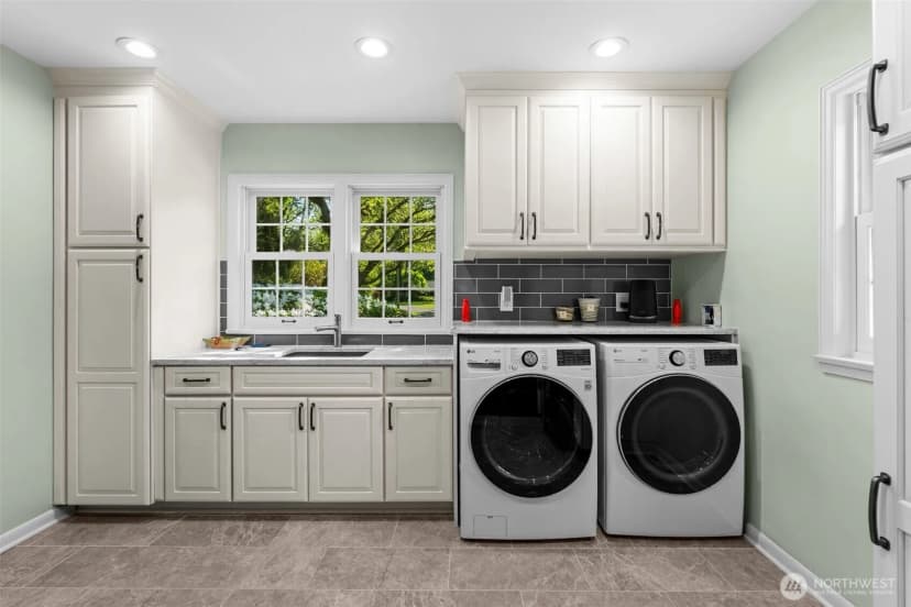 Property photo for 11309 Clovercrest Drive Sw, Lakewood photo 18