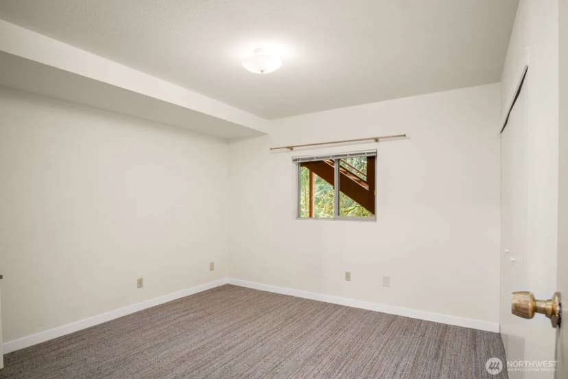 Property photo for 4817 288th Avenue Ne, Redmond photo 32