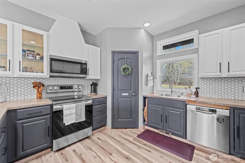 Property photo for 29512 28th Avenue E, Roy photo 16