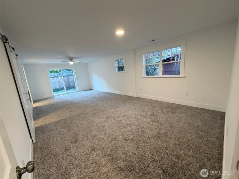 Property photo for 10125 115th Street Sw, Lakewood photo 16