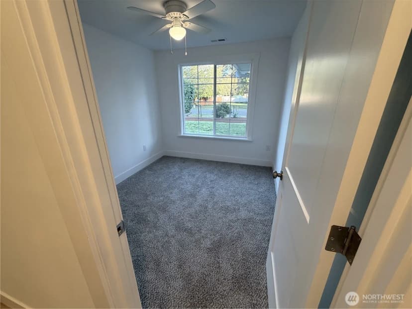 Property photo for 10125 115th Street Sw, Lakewood photo 6
