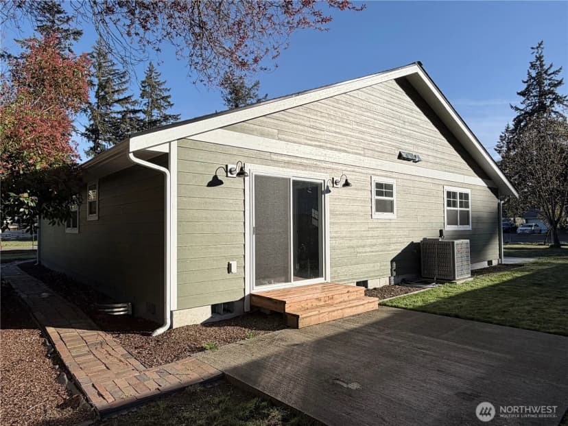 Property photo for 10125 115th Street Sw, Lakewood photo 9