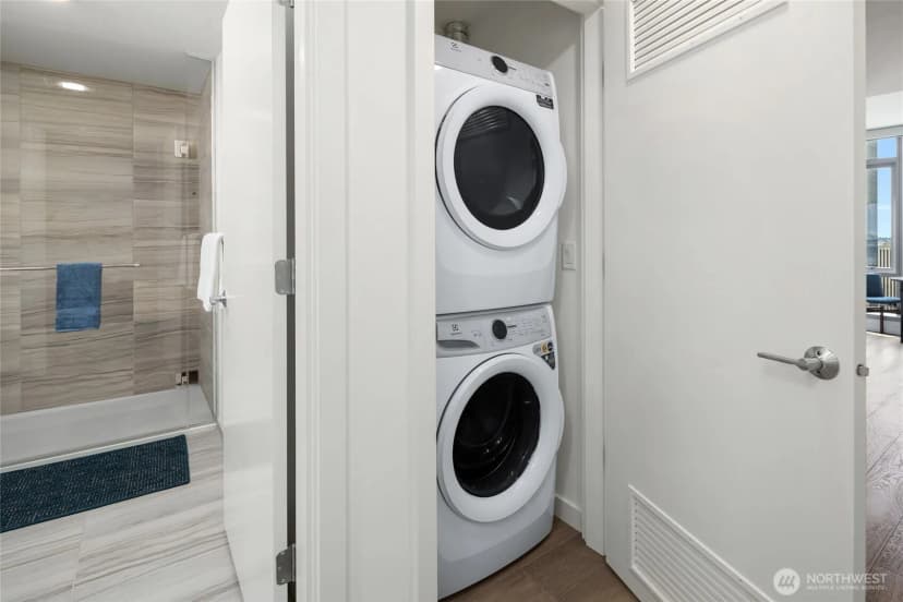Property photo for 800 Columbia Street #1703, Seattle photo 11